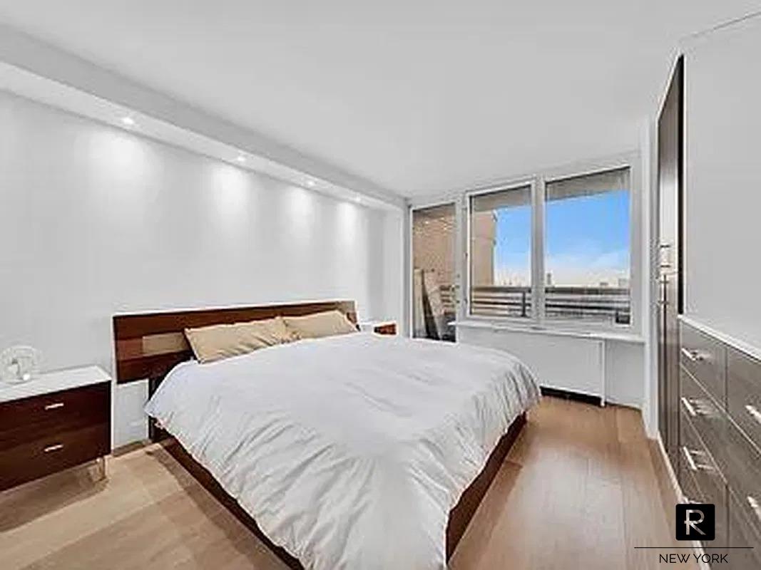 330 East 38th Street Murray Hill New York NY 10016