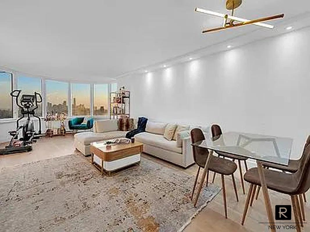 330 East 38th Street Murray Hill New York NY 10016