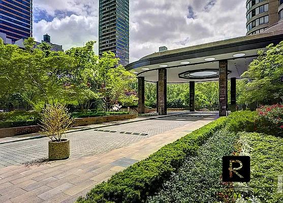 330 East 38th Street Murray Hill New York NY 10016