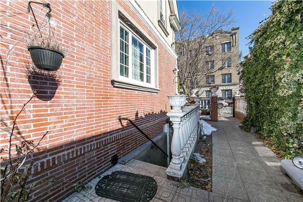 7801 Ridge Boulevard, #BUILDING