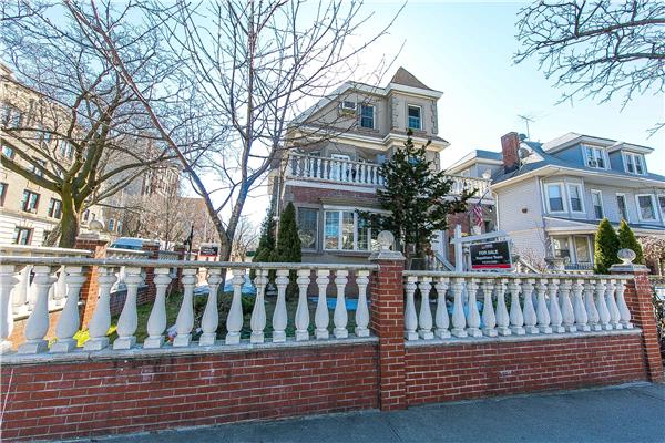 7801 Ridge Boulevard, #BUILDING