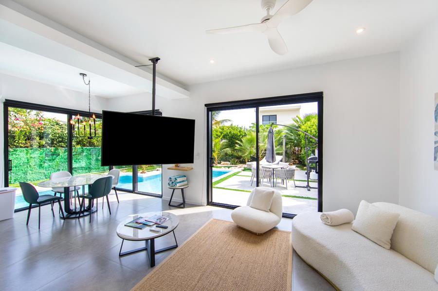 27 June Plum Road Out of NYC Grace Bay Providenciales