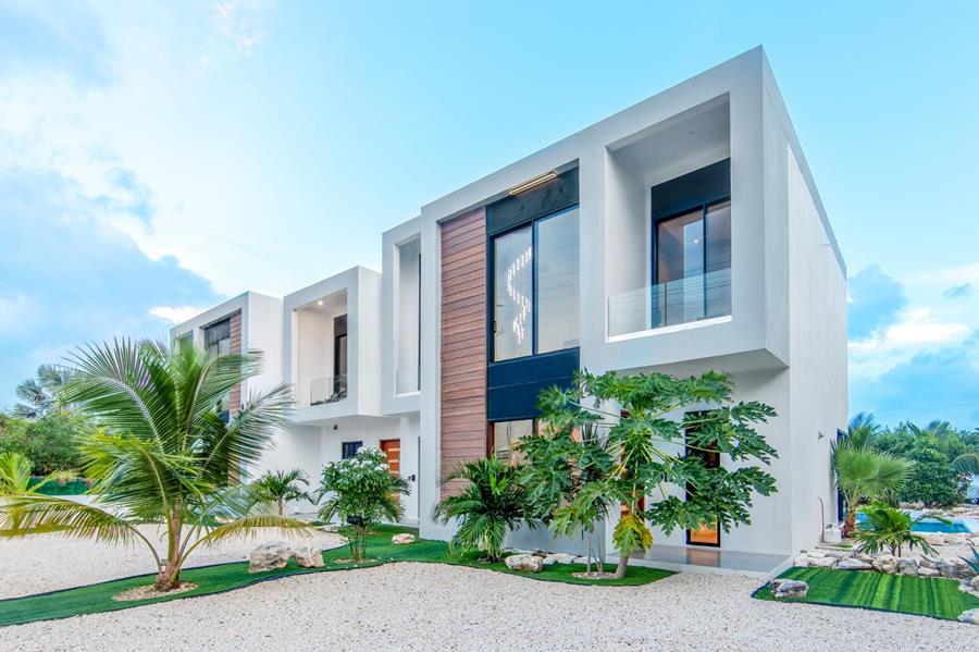 27 June Plum Road Out of NYC Grace Bay Providenciales