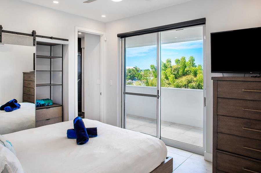 Prince of Wales Drive Out of NYC Leeward Providenciales