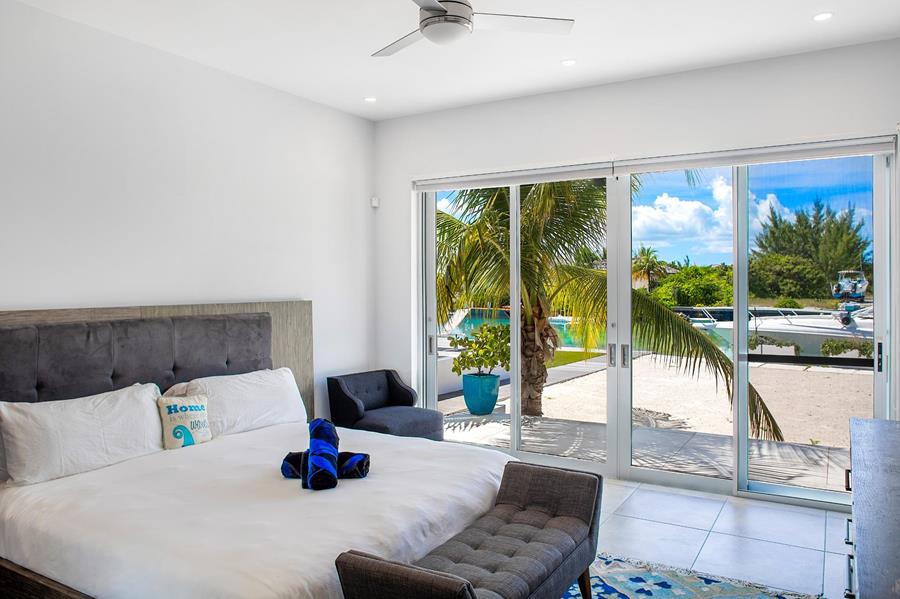 Prince of Wales Drive Out of NYC Leeward Providenciales