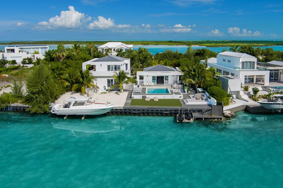Prince of Wales Drive Out of NYC Leeward Providenciales