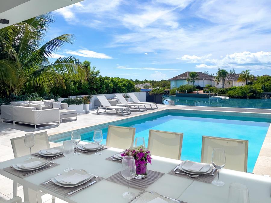 Prince of Wales Drive Out of NYC Leeward Providenciales