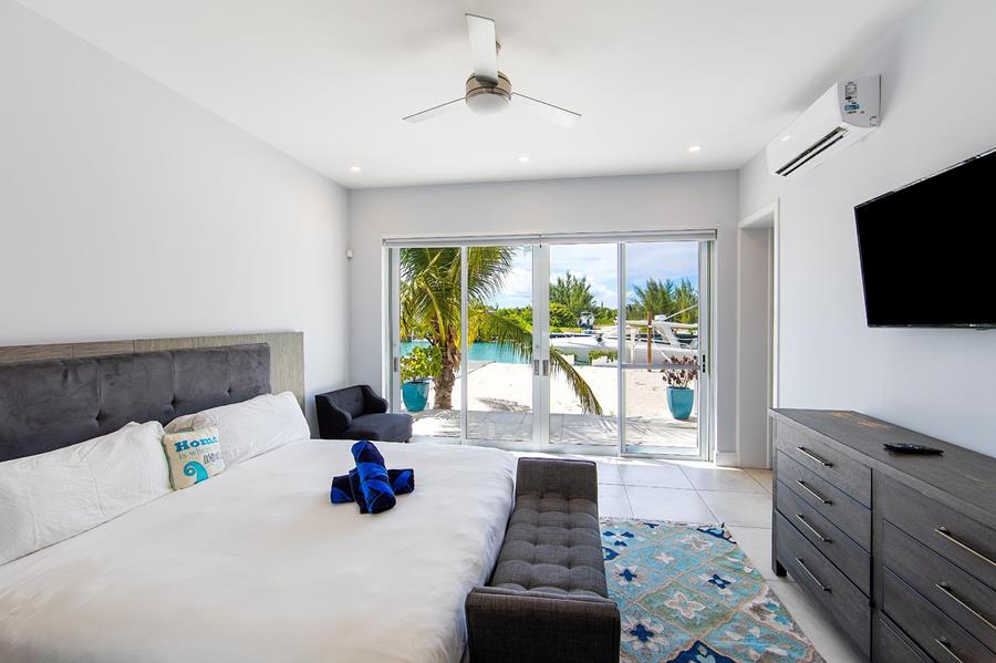 Prince of Wales Drive Out of NYC Leeward Providenciales