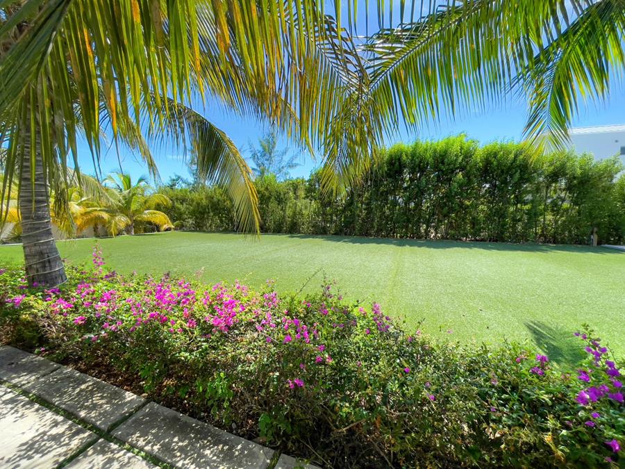 Prince of Wales Drive Out of NYC Leeward Providenciales
