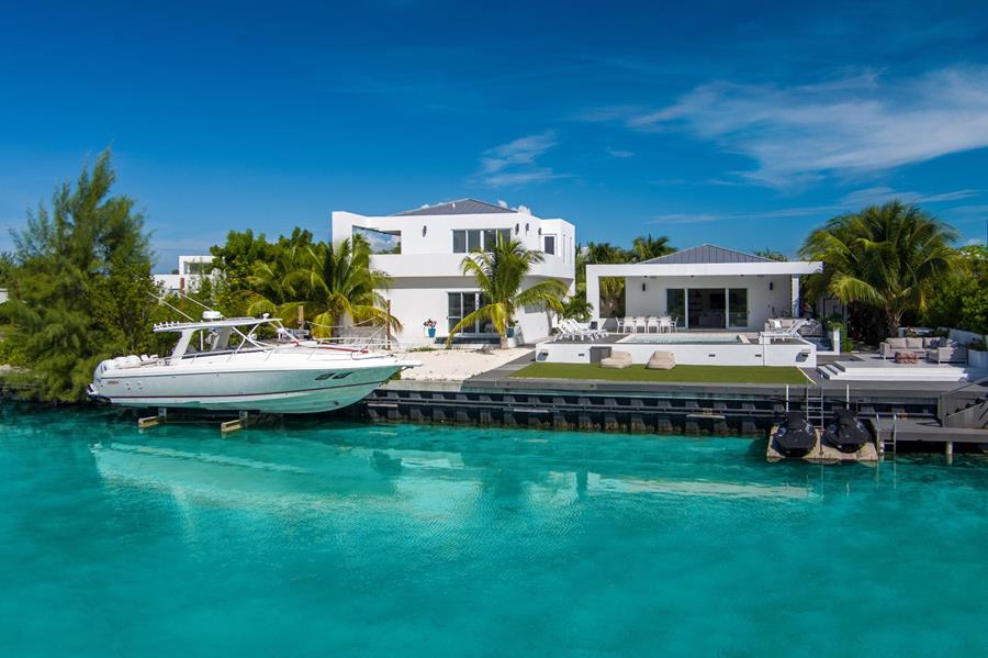 Prince of Wales Drive Out of NYC Leeward Providenciales