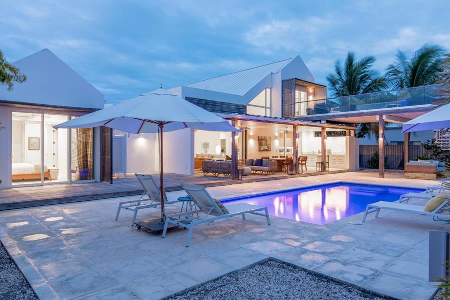 Sunset Beach Enclave Out of NYC Leeward Providenciales