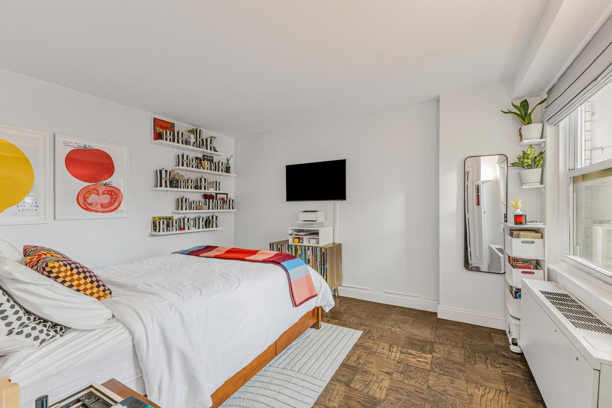 305 East 24th Street 15-L Kips Bay New York NY 10010