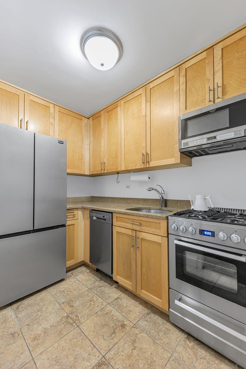 305 East 24th Street 15-L Kips Bay New York NY 10010