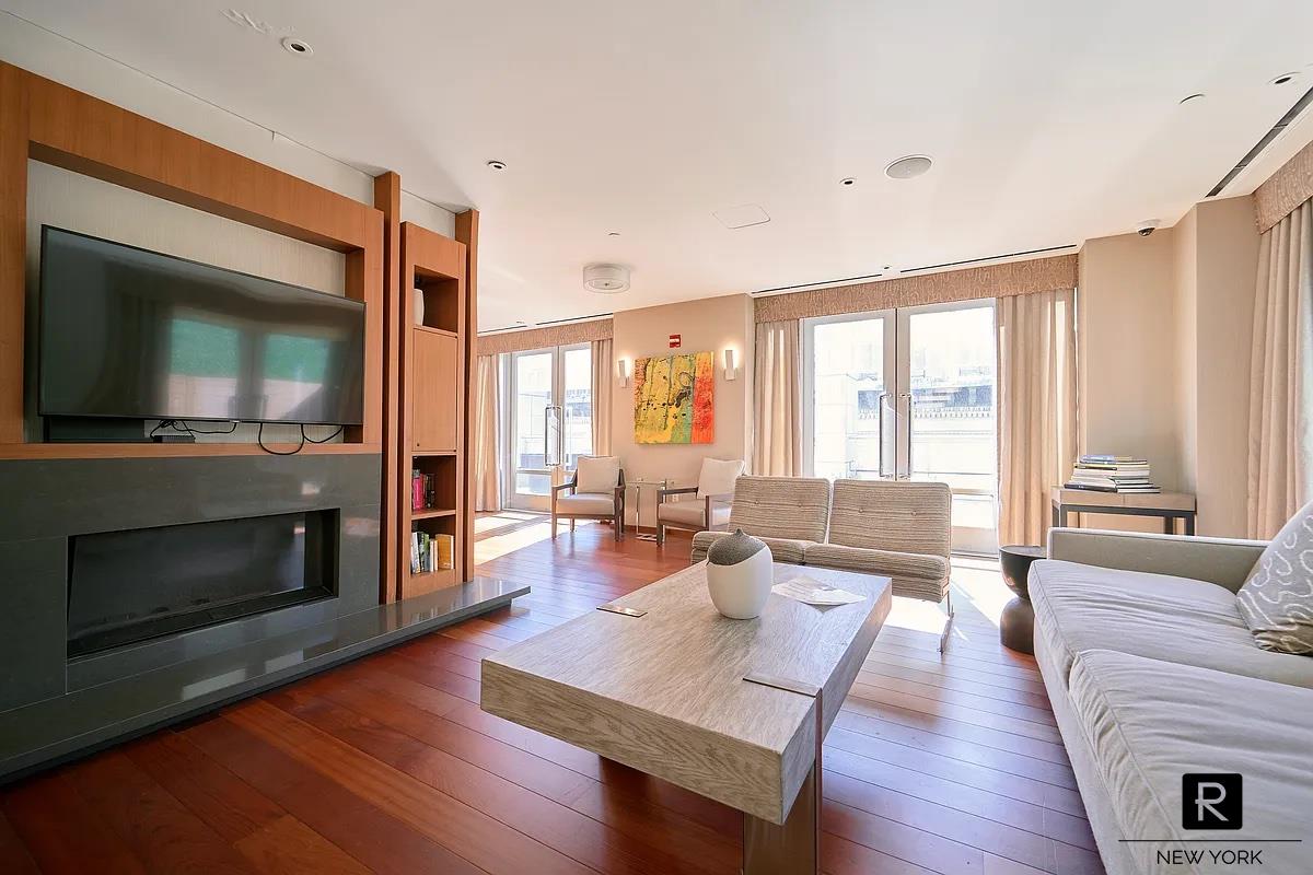 400 Fifth Avenue Midtown East New York NY 10018