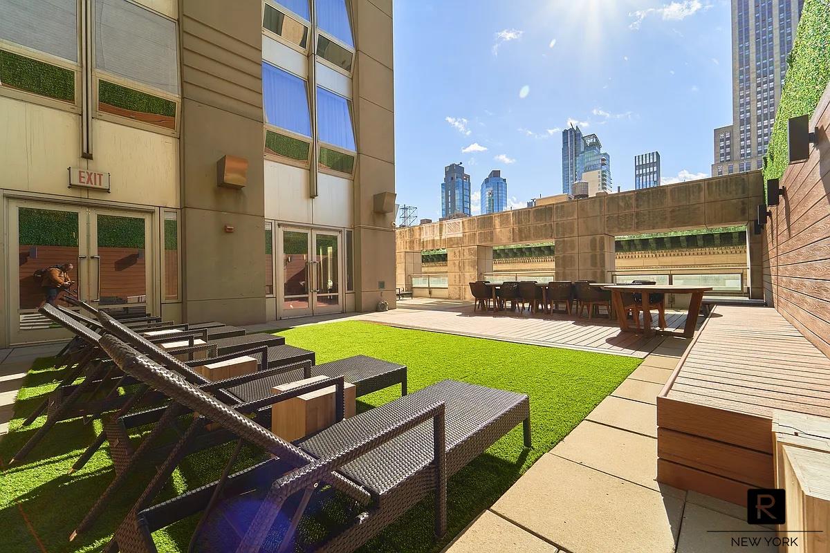 400 Fifth Avenue Midtown East New York NY 10018