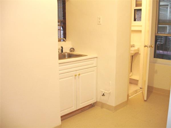 172 Spring Street, #3