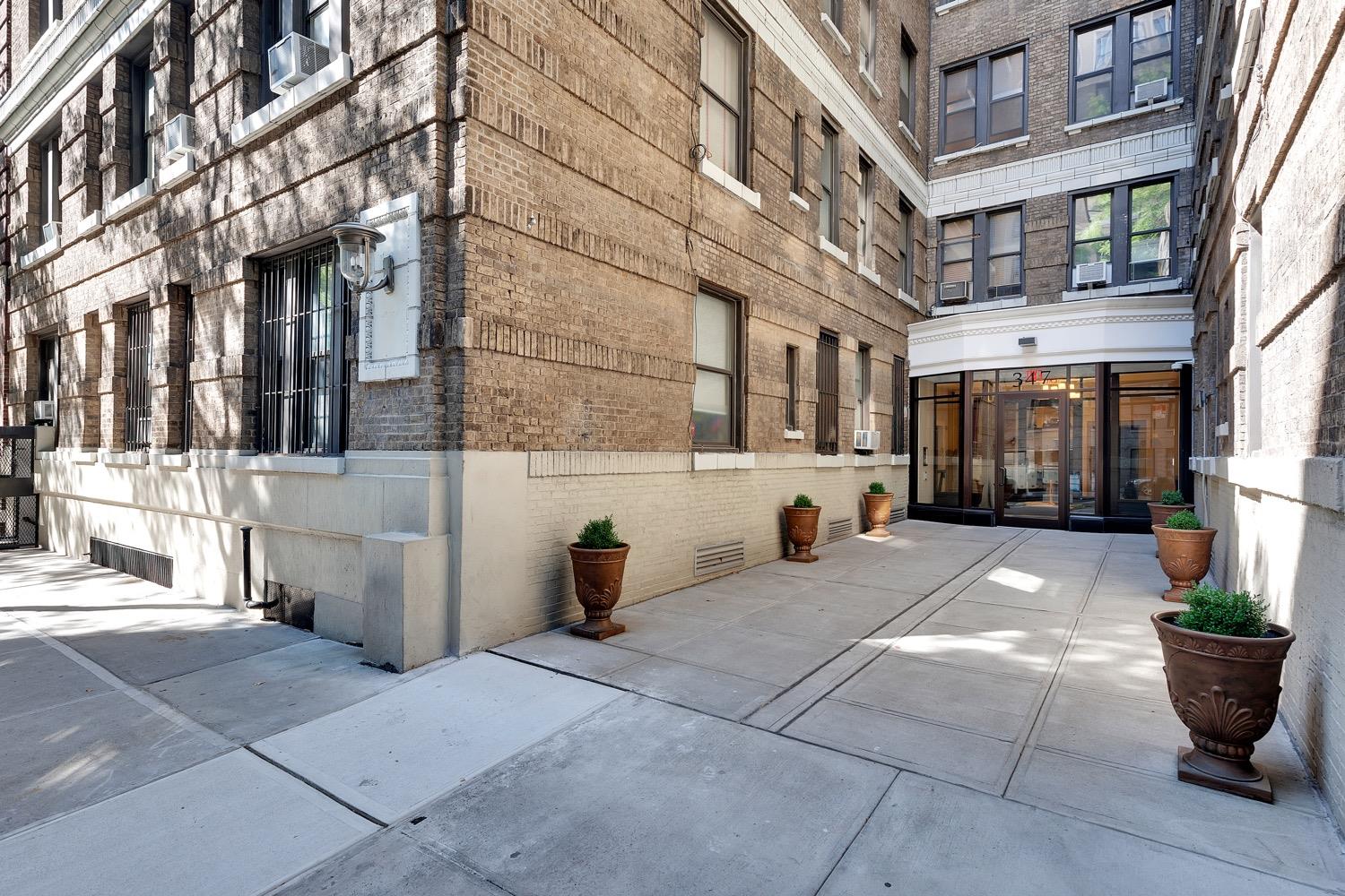 347 West 55th Street, #8H