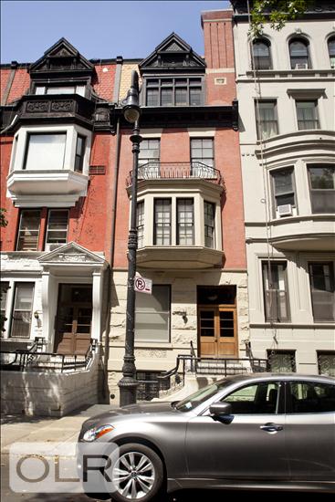 61 West 69th Street GARDEN Lincoln Square New York NY 10023