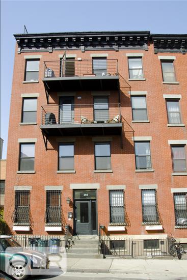 203 Luquer Street 4B Carroll Gardens Brooklyn NY 11231