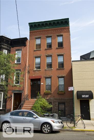 21-23 45th Road 2 Court Square Queens NY 11101