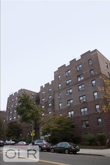 25-40 31st Avenue 4-K Astoria Queens NY 11106