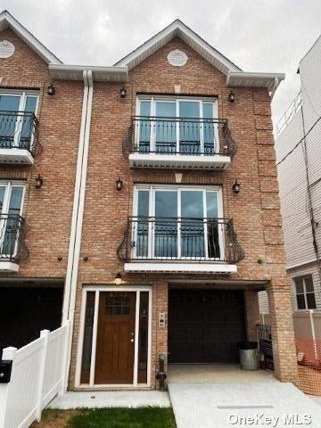 67-43 73rd Place 1 Middle Village Queens, NY 11379