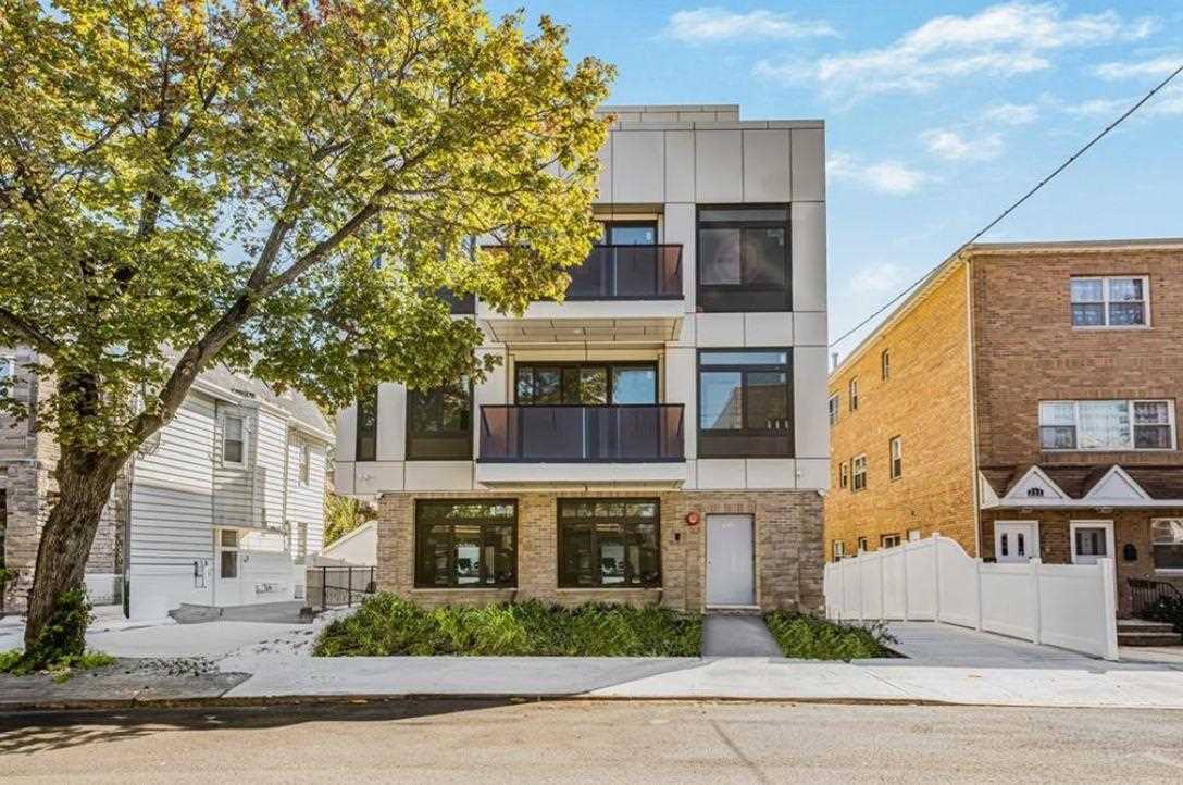 207 Bay 35th Street 3-A Gravesend Brooklyn NY 11214