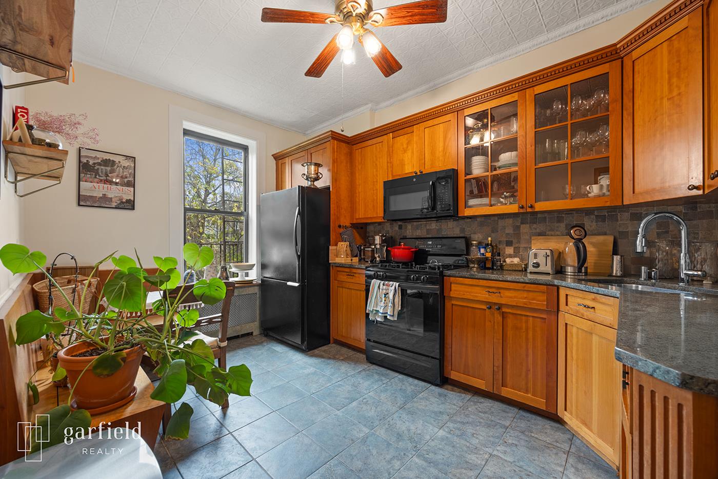 Open lightbox with photos of 479 11th St