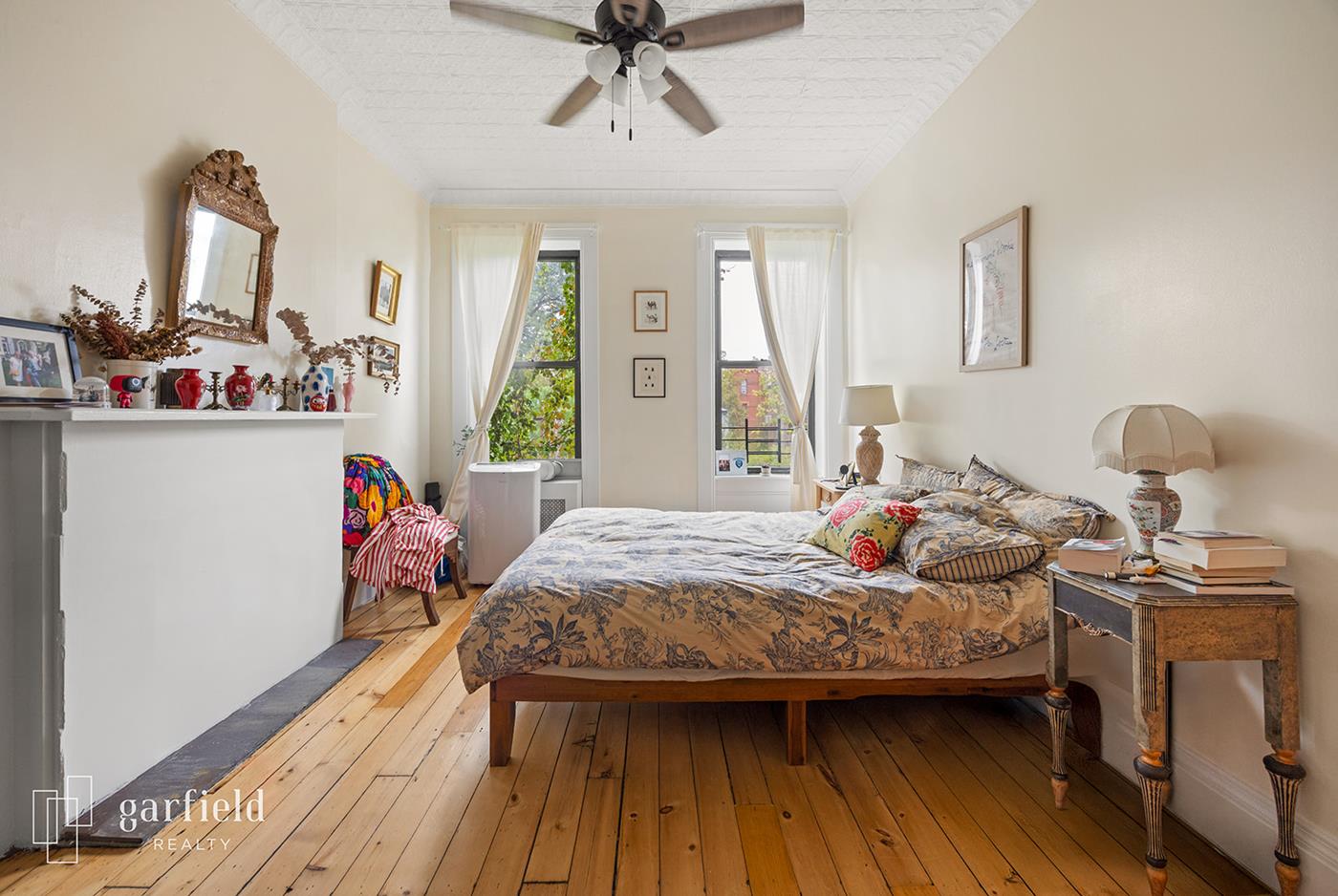 Open lightbox with photos of 479 11th St