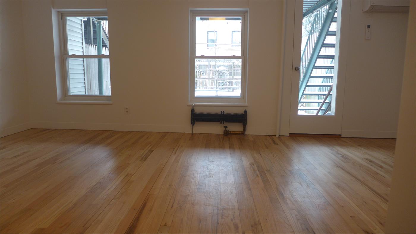 32 1st St