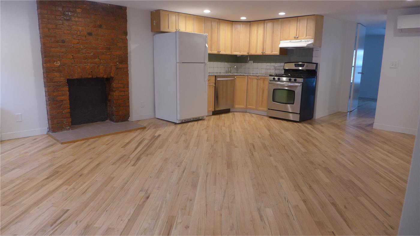 32 1st St