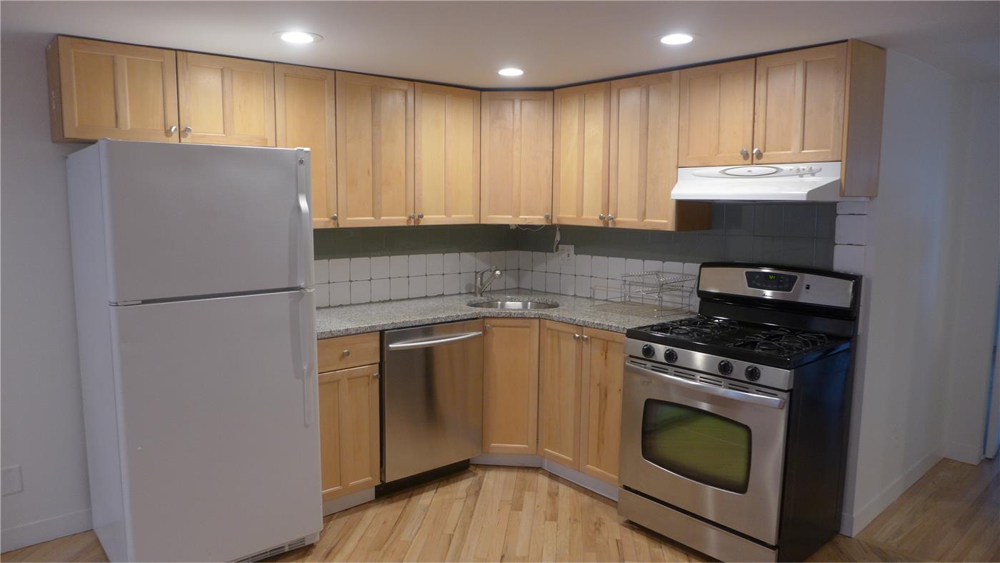 32 1st St