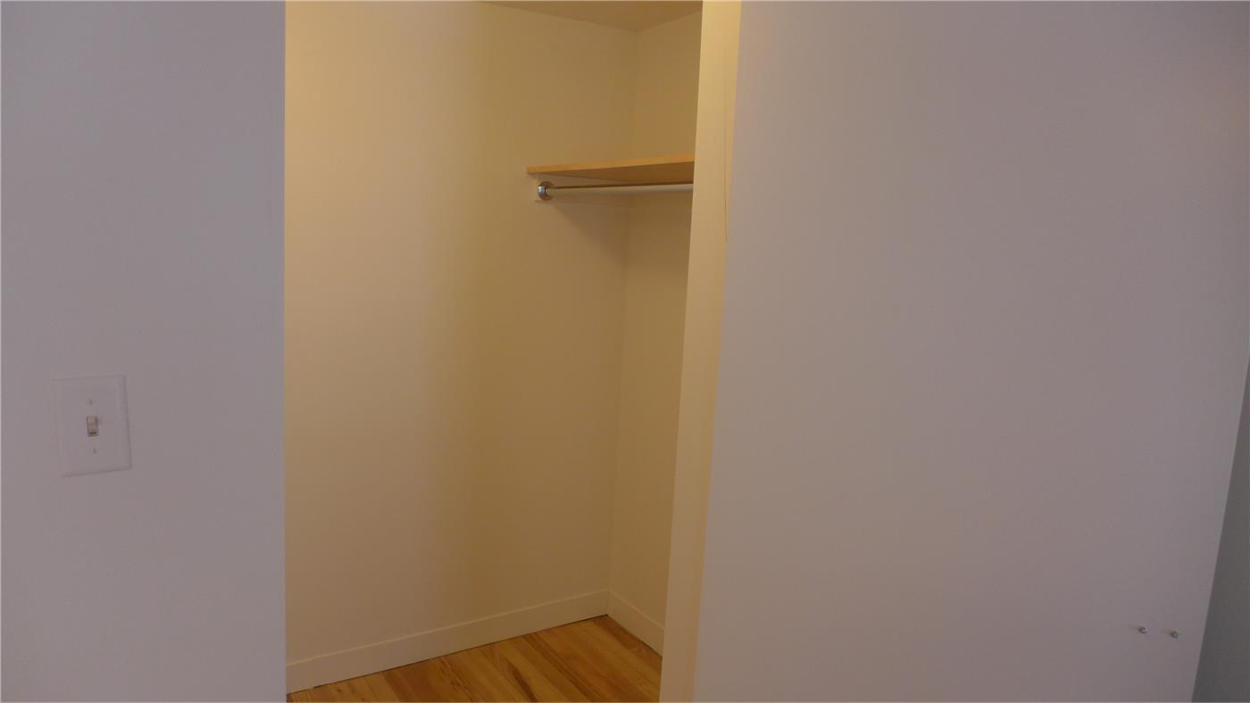 32 1st St