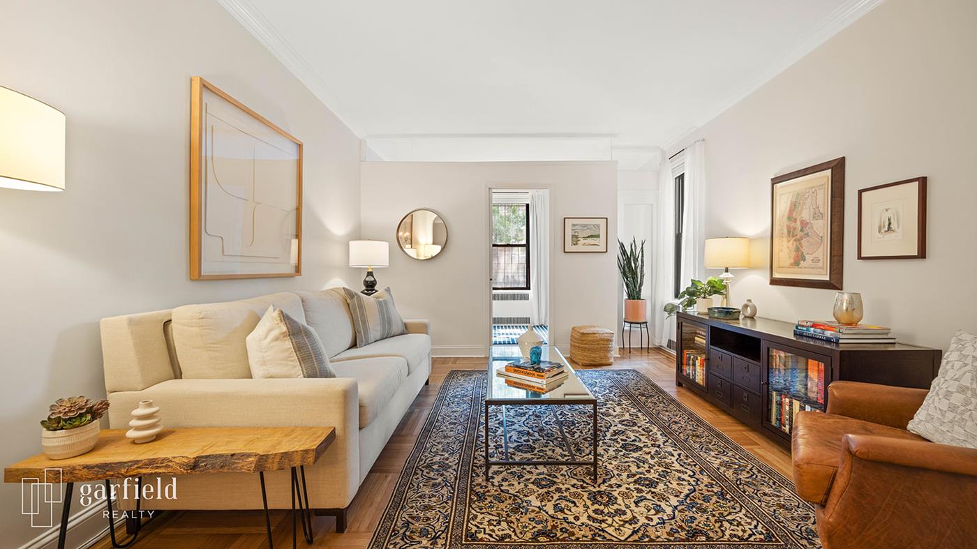 20 Plaza St E