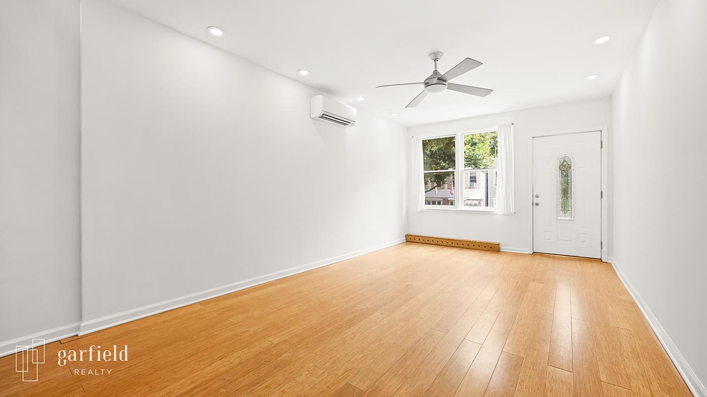 26 E 4th St