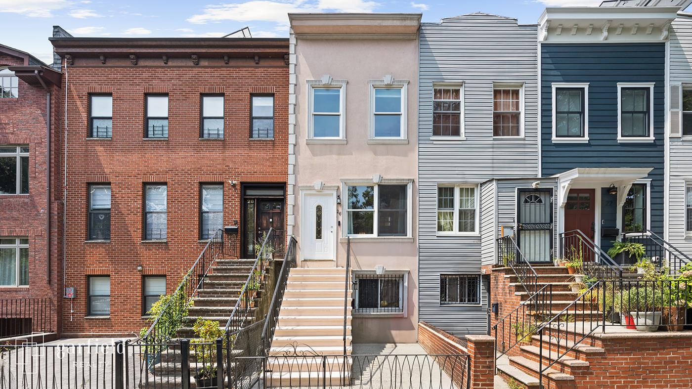 26 E 4th St