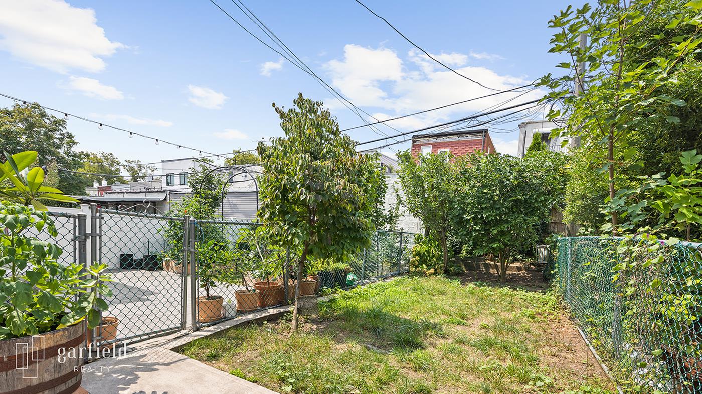 26 E 4th St