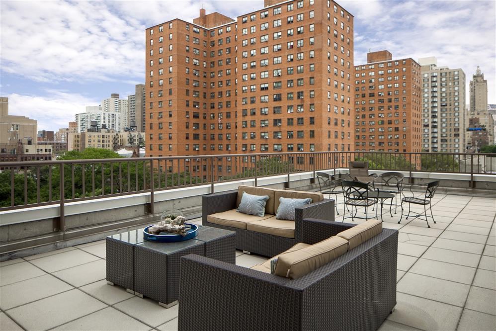 Best West 80s 1000 sf Terraced Apt w/ 2 beds