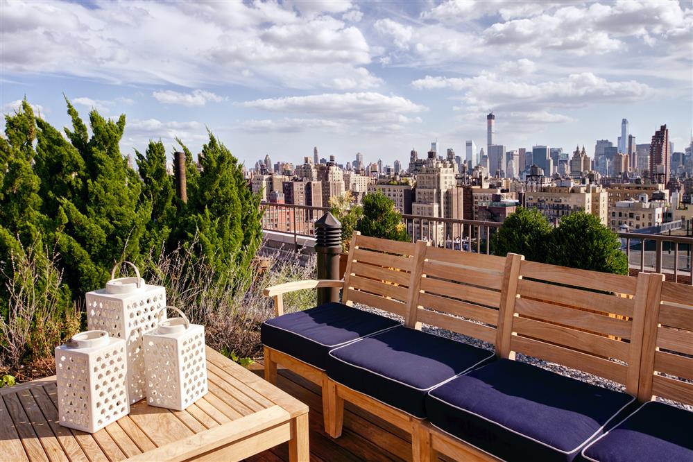 Best West 80s 1000 sf Terraced Apt w/ 2 beds