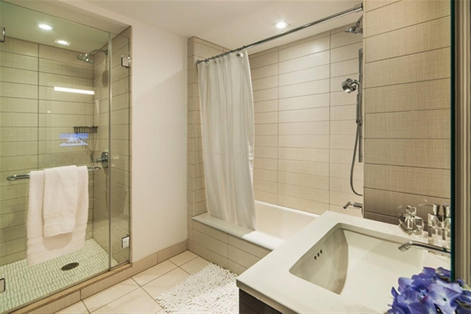 Corner 3 Bedroom with Exciting City Views