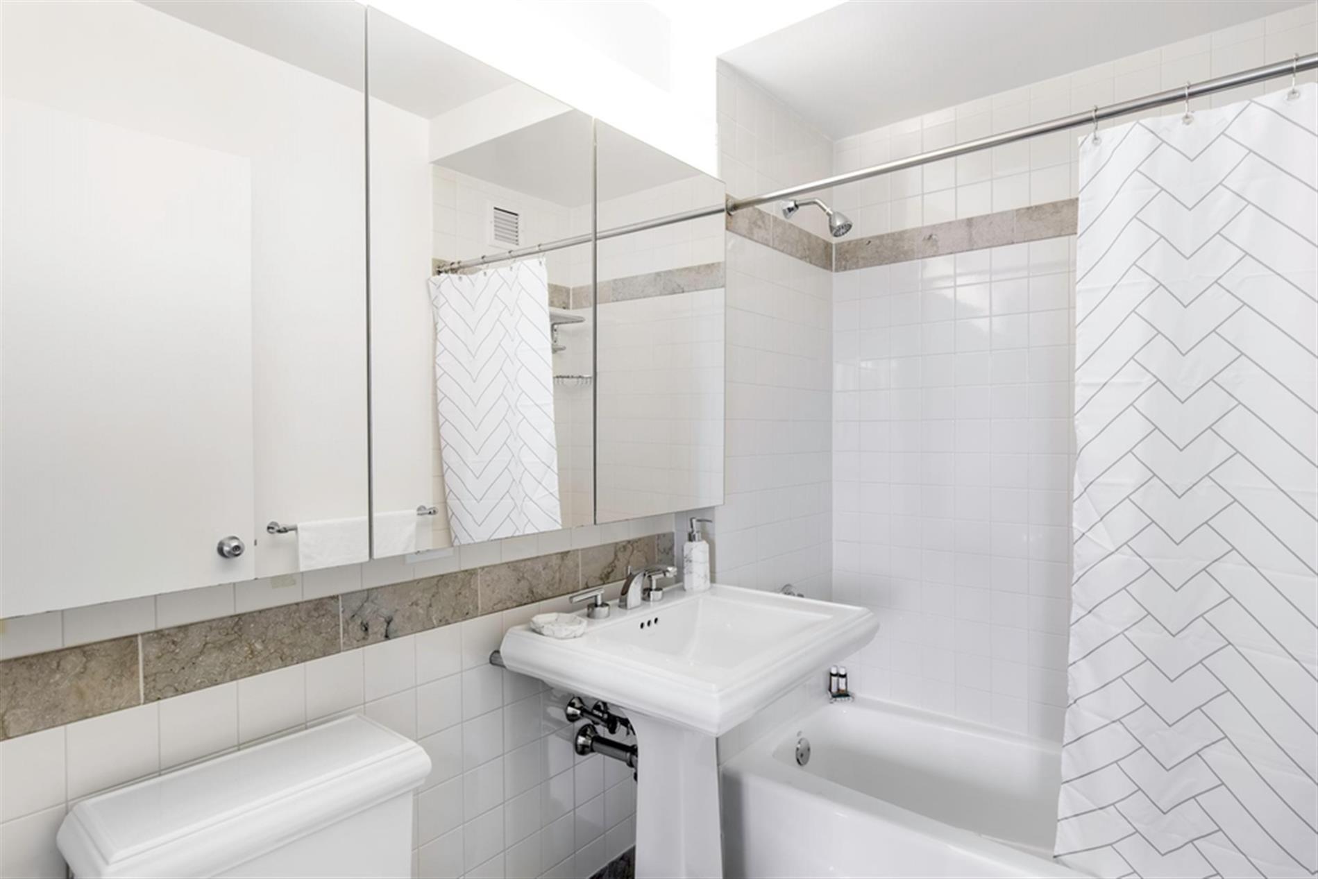 One bedroom - Clinton