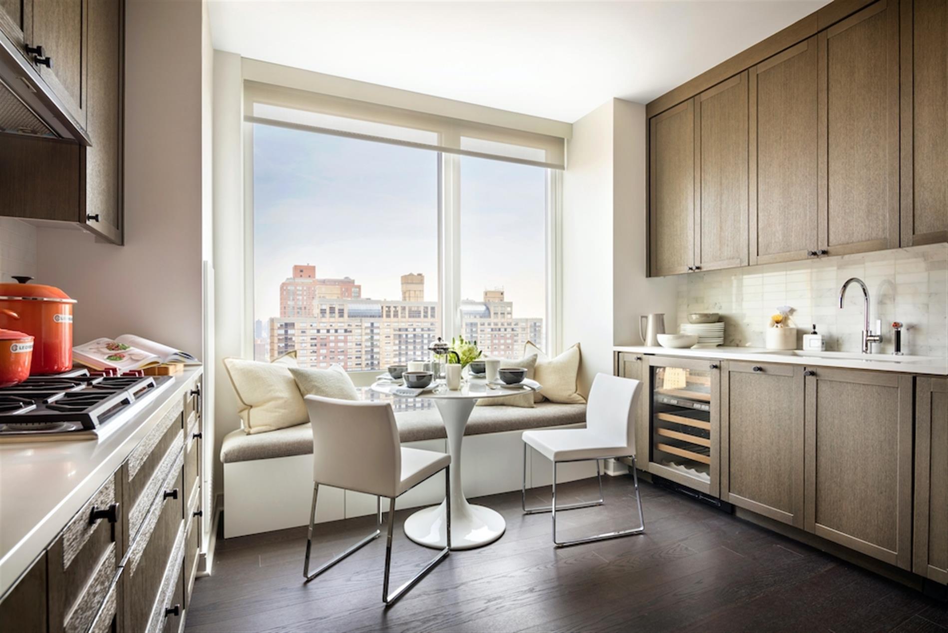 UES 3bd/3.5ba with beautiful city views