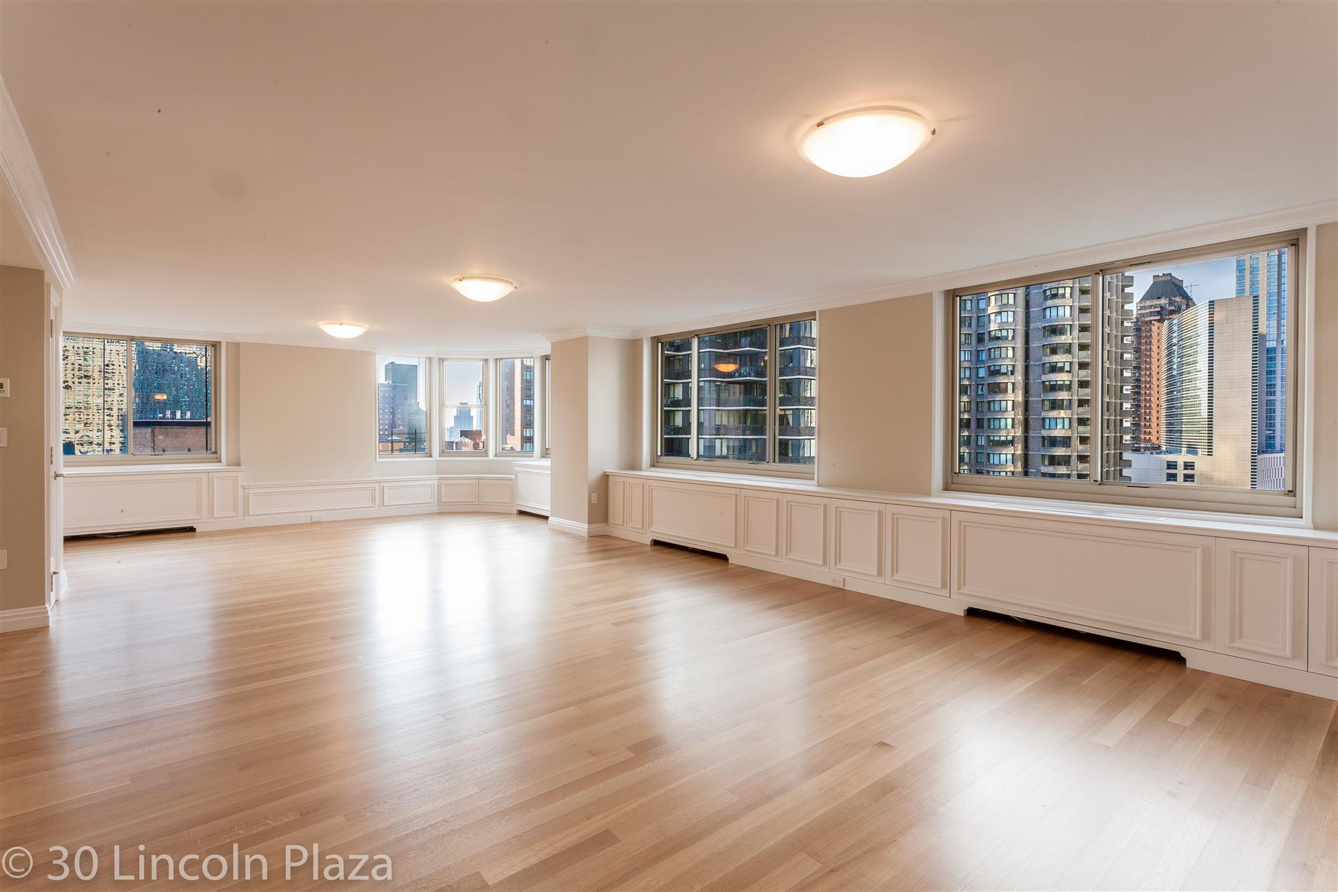 Elaborate 3bd/2.5ba Lincoln Sq. Home