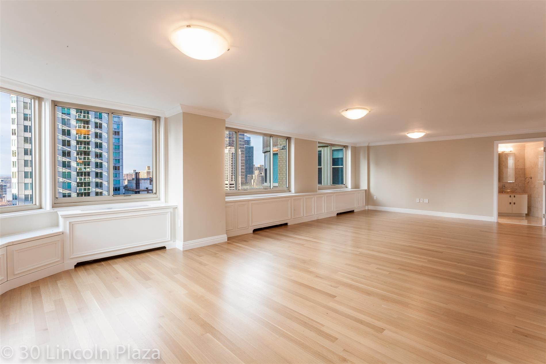 Elaborate 3bd/2.5ba Lincoln Sq. Home