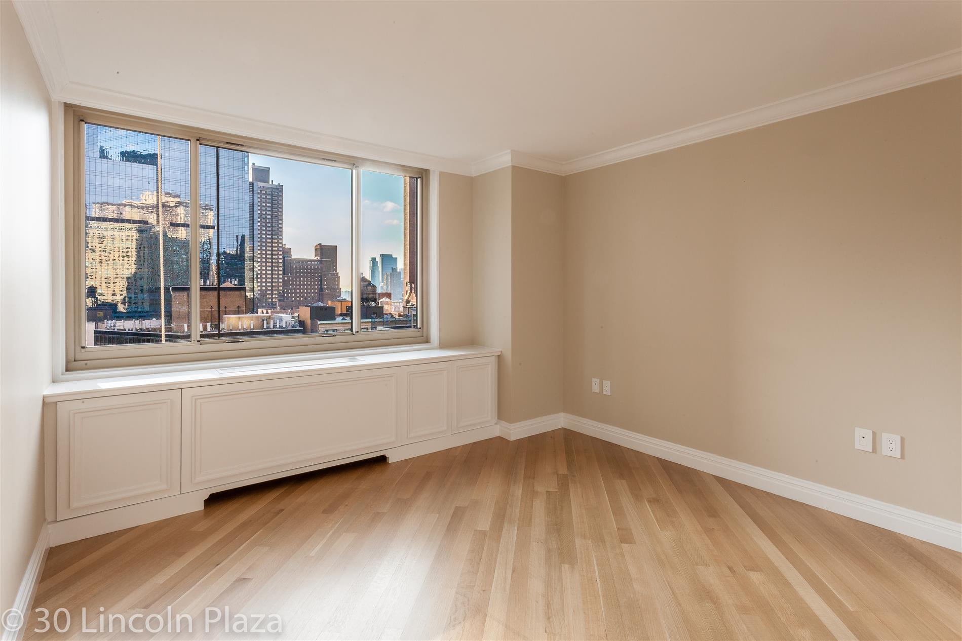 Elaborate 3bd/2.5ba Lincoln Sq. Home