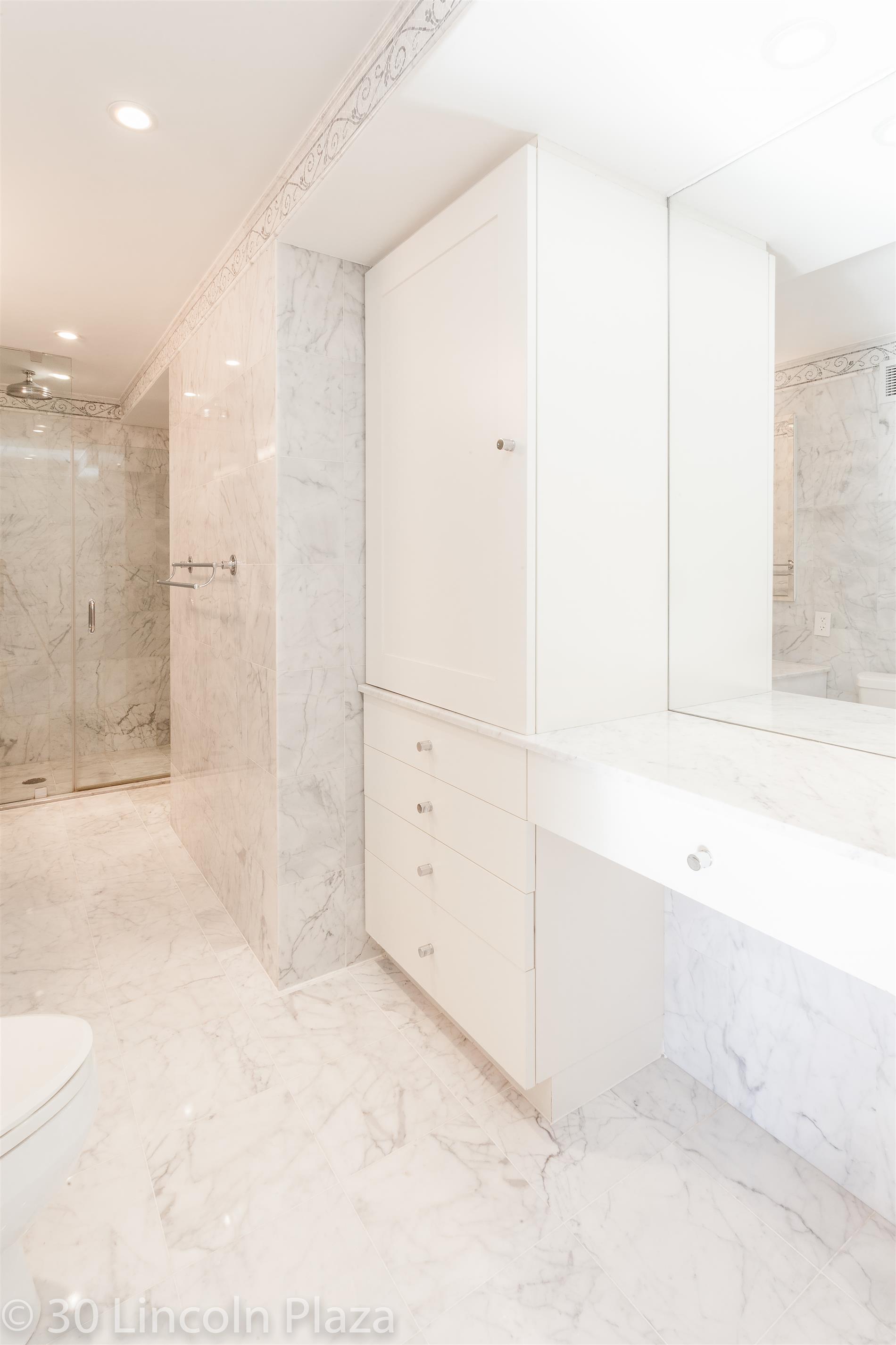 Elaborate 3bd/2.5ba Lincoln Sq. Home
