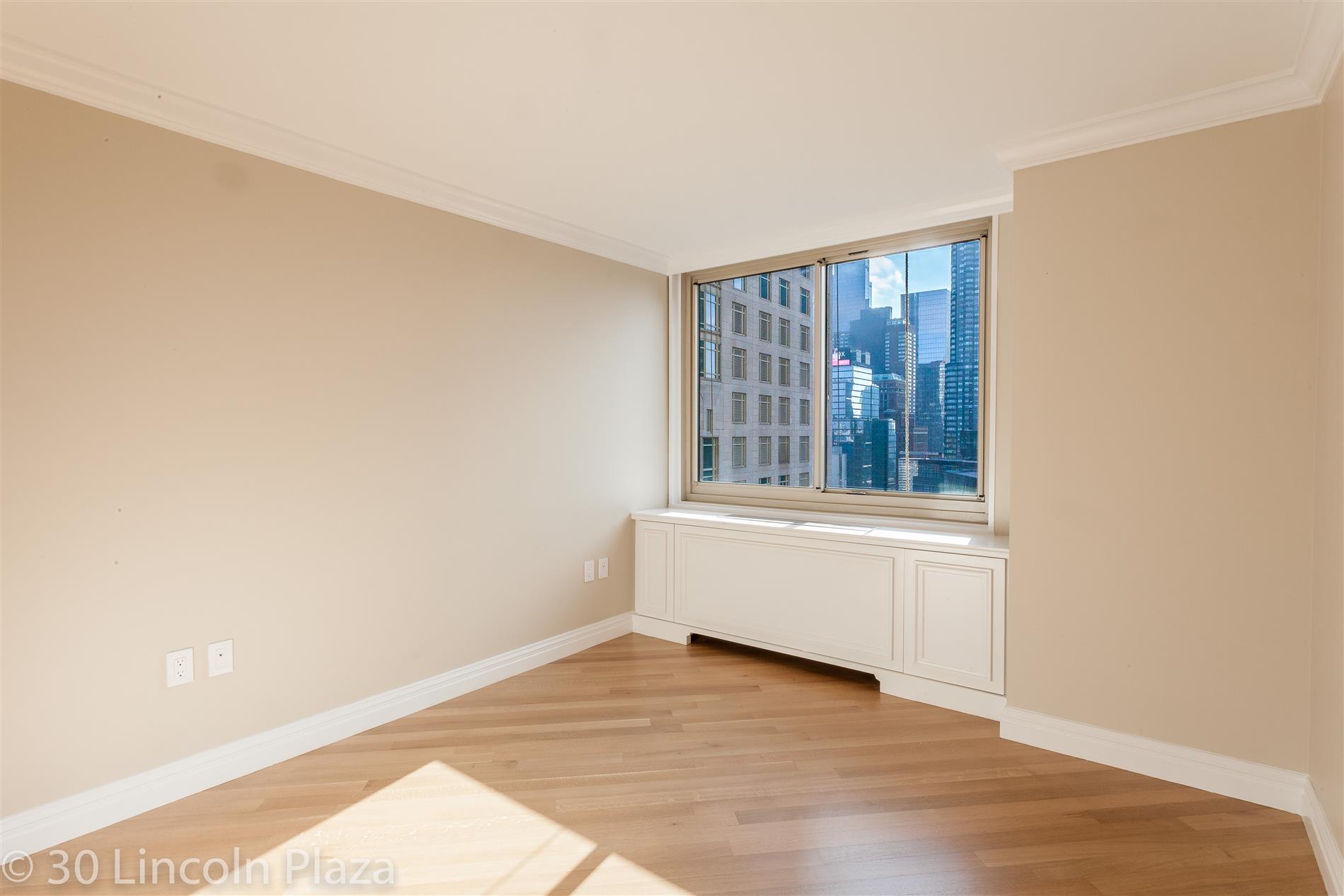 Elaborate 3bd/2.5ba Lincoln Sq. Home