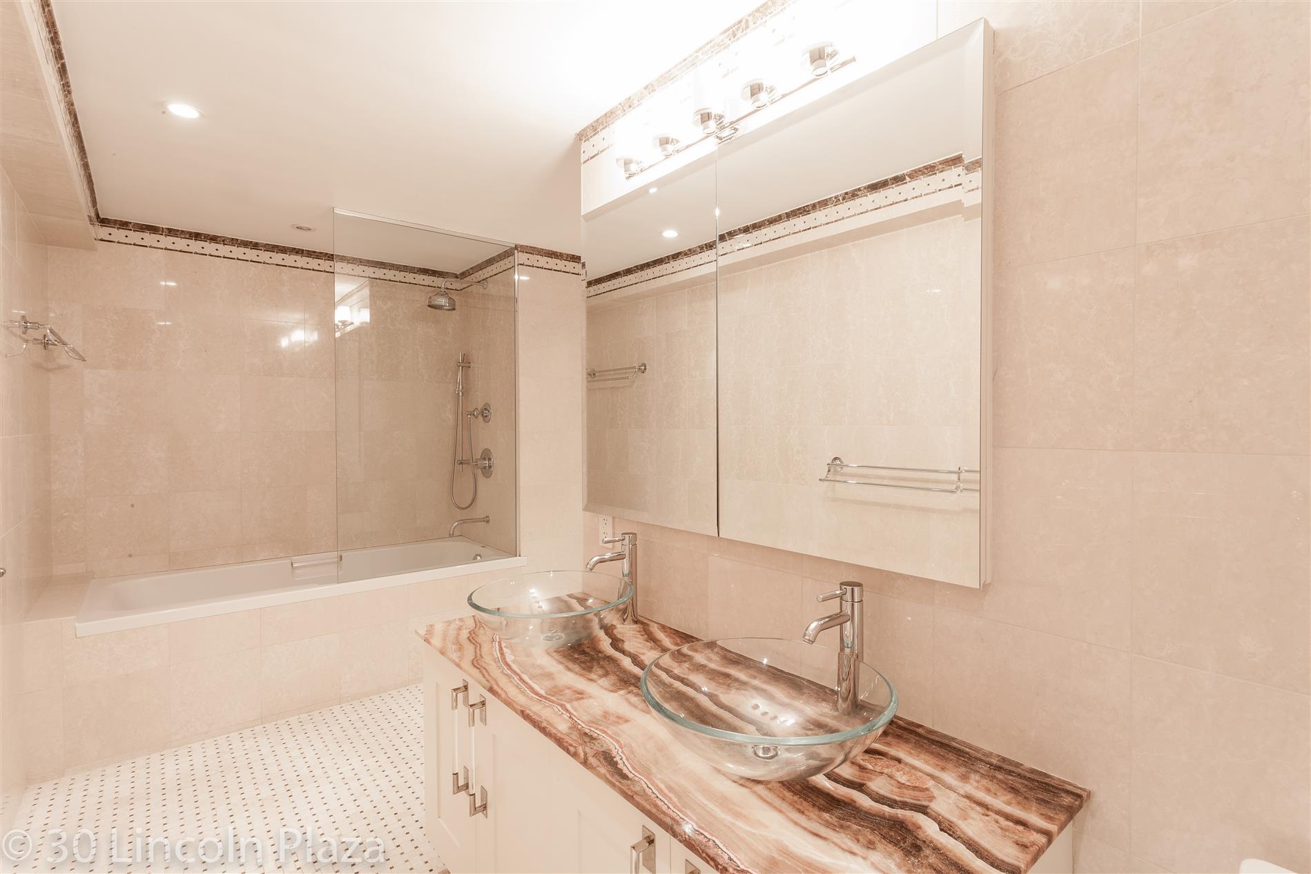 Elaborate 3bd/2.5ba Lincoln Sq. Home