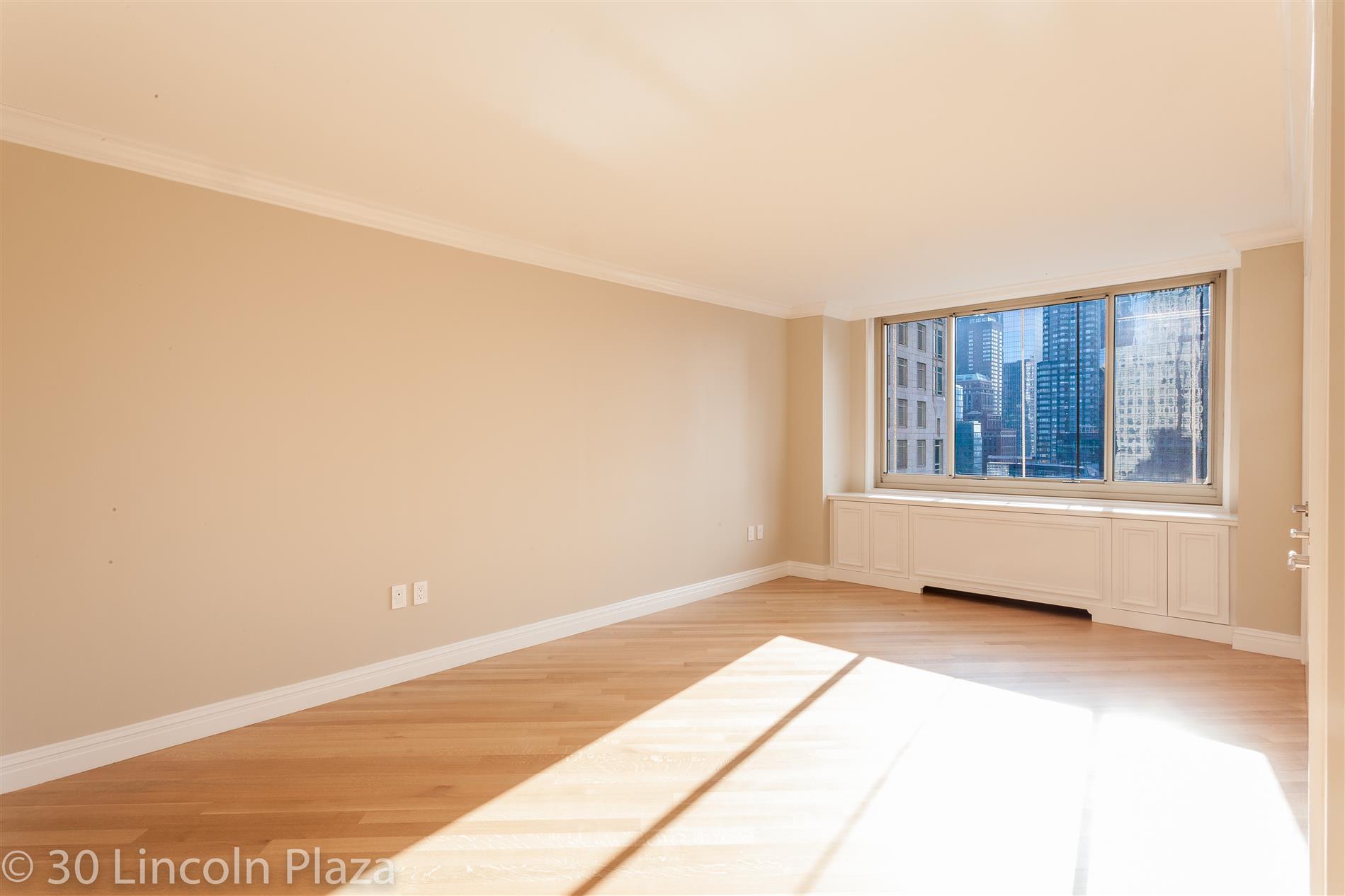 Elaborate 3bd/2.5ba Lincoln Sq. Home