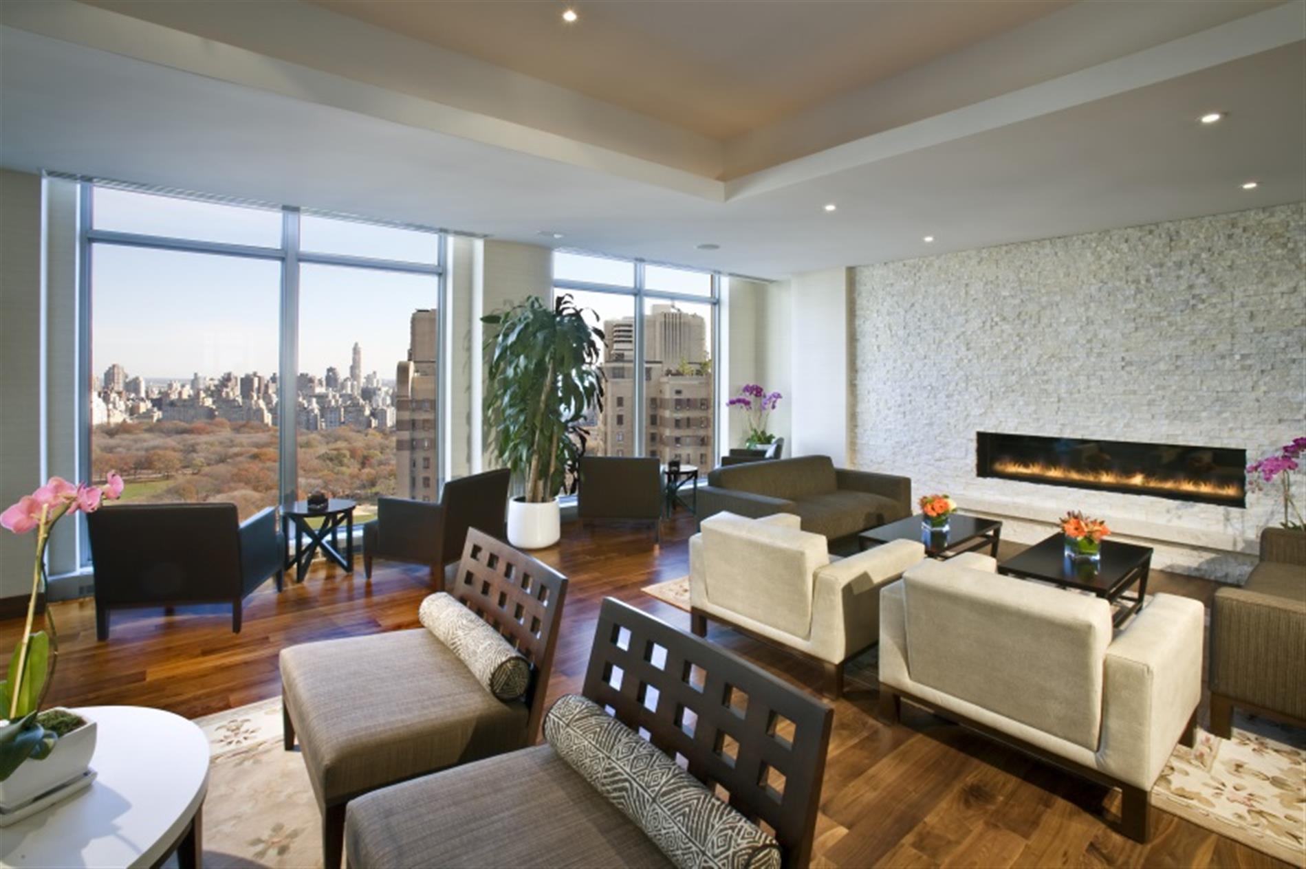 Elaborate 3bd/2.5ba Lincoln Sq. Home
